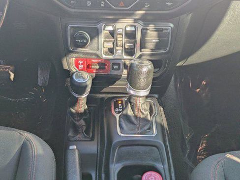 Certified 2019 Jeep Wrangler Unlimited Rubicon w/ Steel Bumper Group image 16