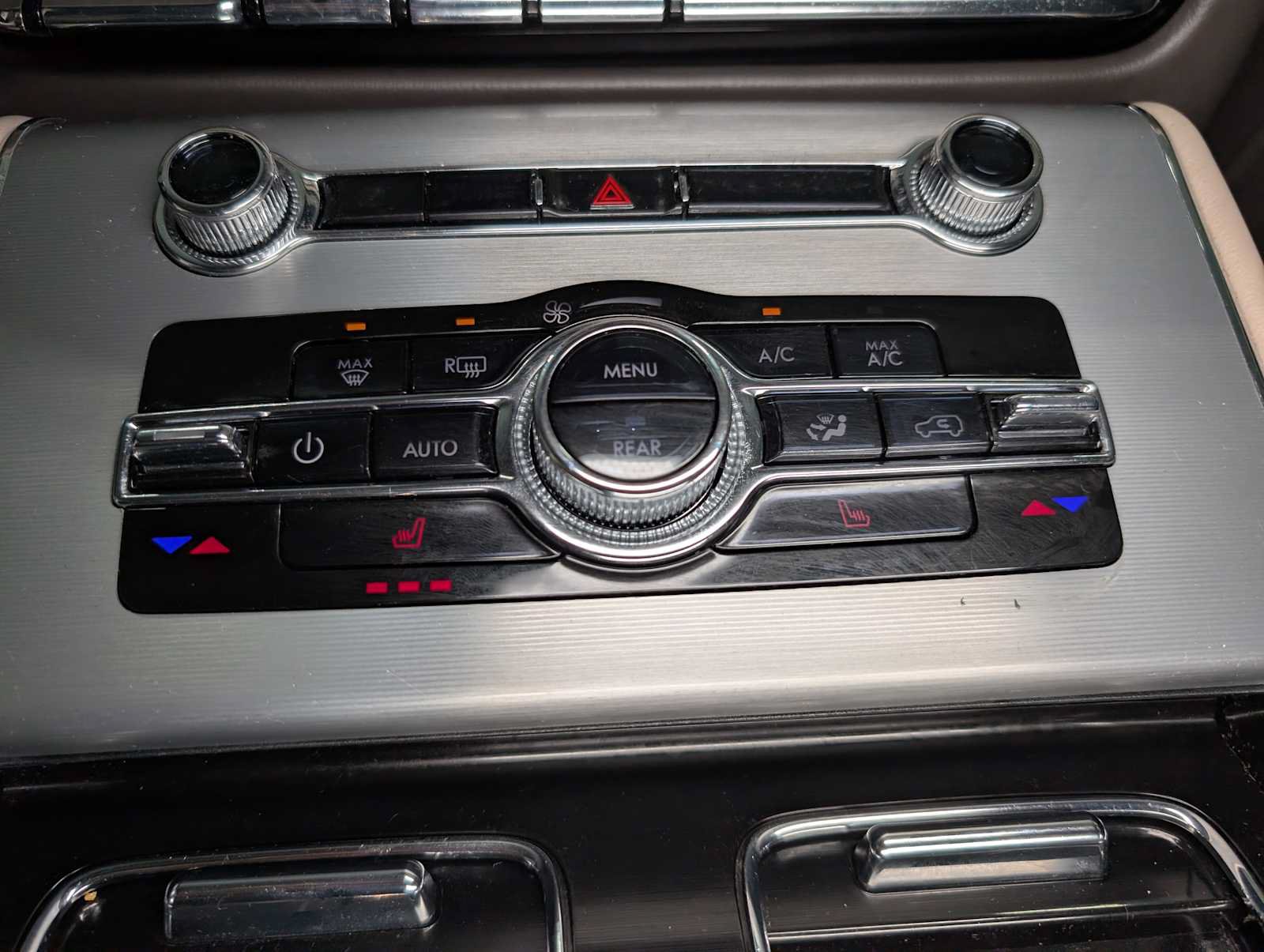 Used 2023 Lincoln Aviator AWD image 29