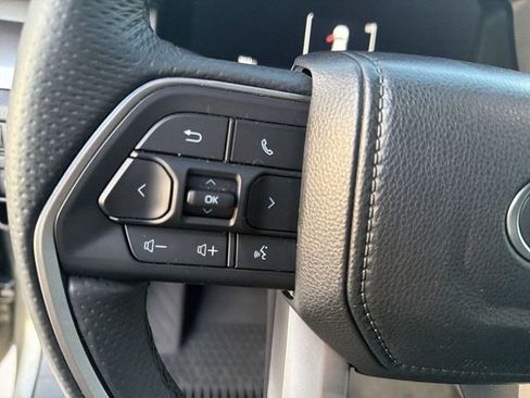 Used 2025 Toyota Tacoma TRD Off-Road image 17