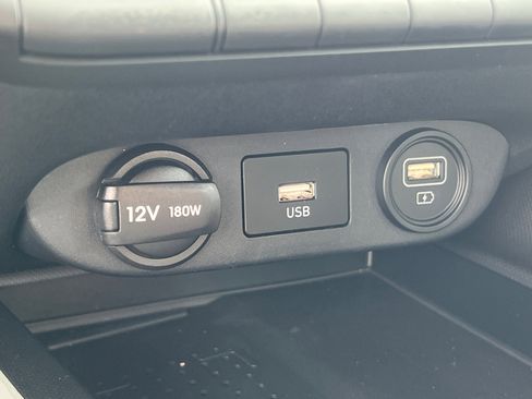 Certified 2023 Hyundai Elantra Limited FWD image 32