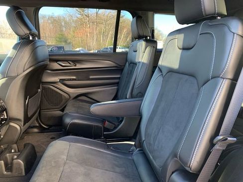 Used 2025 Jeep Grand Cherokee L Altitude image 18