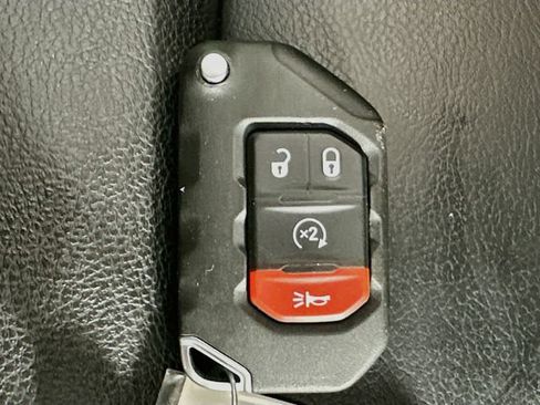Used 2022 Jeep Wrangler Unlimited Rubicon w/ Steel Bumper Group AWD/4WD image 17