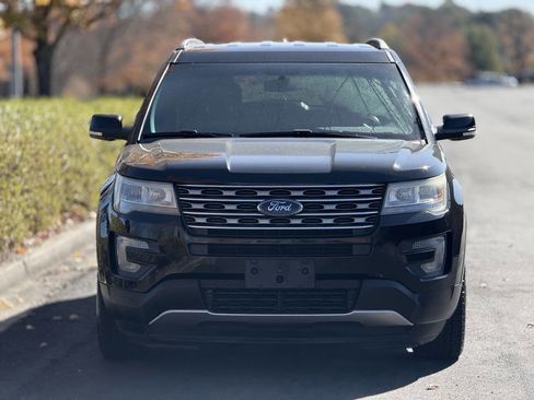 Used 2016 Ford Explorer XLT w/ Equipment Group 202A image 4