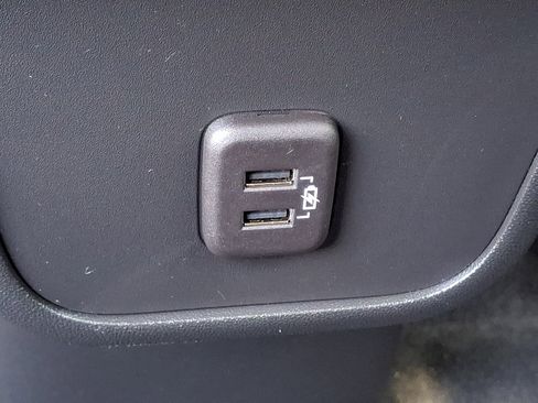 Used 2023 GMC Terrain SLE w/ Driver Convenience Package image 11