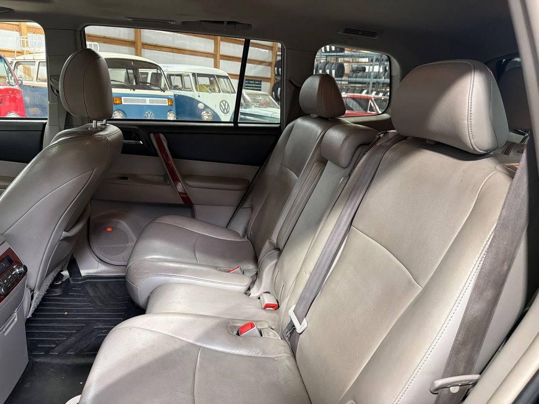 Used 2011 Toyota Highlander Limited w/ Tow Pkg AWD/4WD image 12