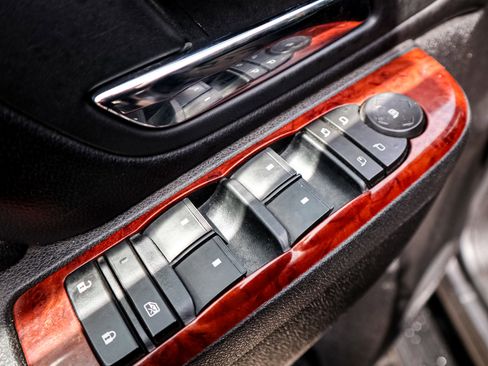 Used 2011 Chevrolet Avalanche LT w/ Regional Value Package image 15