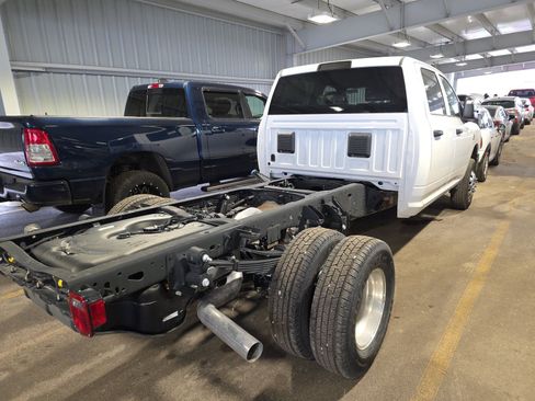 Used 2025 RAM 3500 Tradesman w/ Chrome Appearance Group AWD/4WD image 4