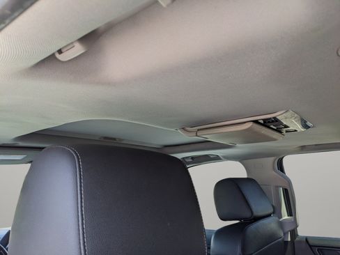 Used 2018 Chevrolet Suburban Premier AWD/4WD image 18