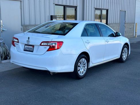 Used 2012 Toyota Camry LE image 3