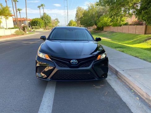 Used 2019 Toyota Camry SE w/ Audio Package FWD image 3