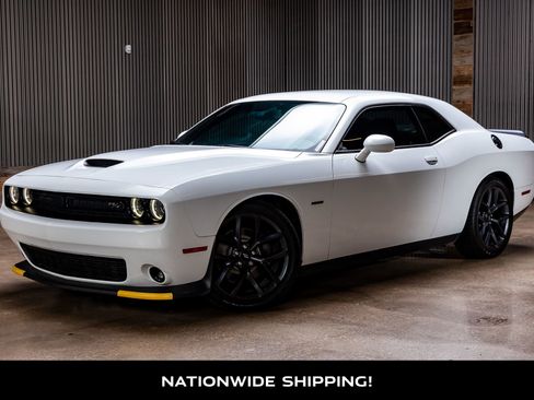 Used 2019 Dodge Challenger R/T w/ Blacktop Package image 4