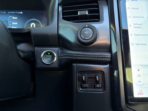 Used 2022 Ford F150 Lightning Platinum image 51