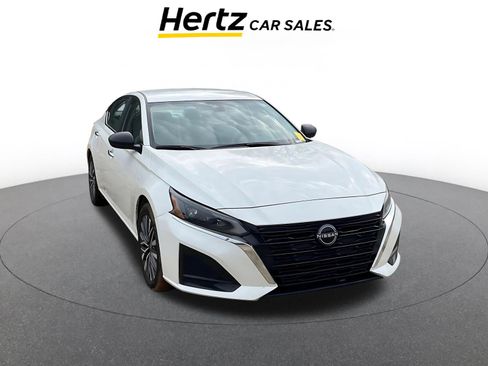 Used 2025 Nissan Altima 2.5 SV image 1