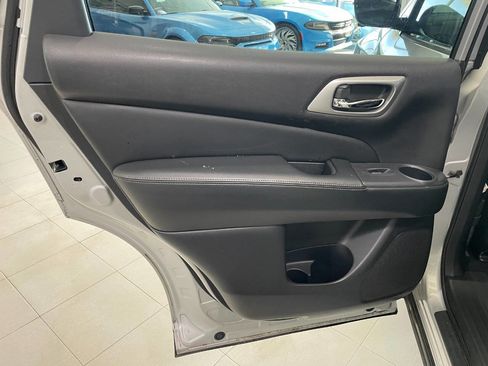 Used 2017 Nissan Pathfinder SL image 19