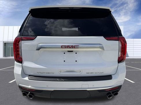 Used 2021 GMC Yukon Denali w/ Denali Premium Package image 11
