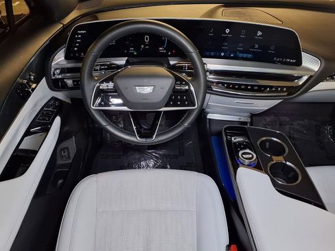 Certified 2024 Cadillac Lyriq Luxury w/ LPO, Floor Liner Package AWD/4WD image 25