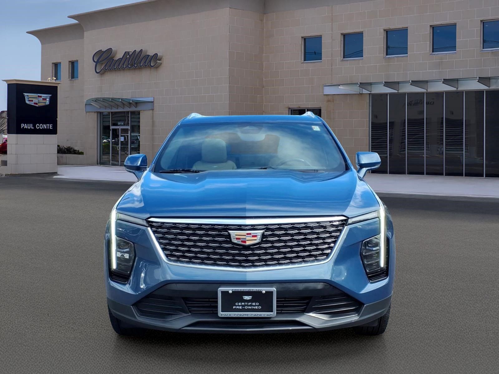 Used 2024 Cadillac XT4 Luxury w/ Cold Weather Package AWD/4WD image 2