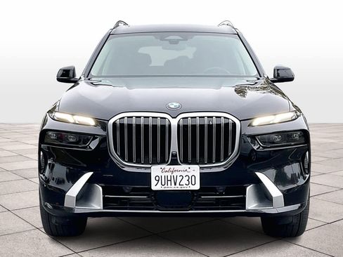 Used 2025 BMW X7 xDrive40i w/ Premium Package image 3
