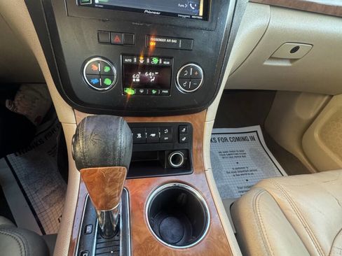 Used 2008 Saturn Outlook XR w/ Luxury Package image 12