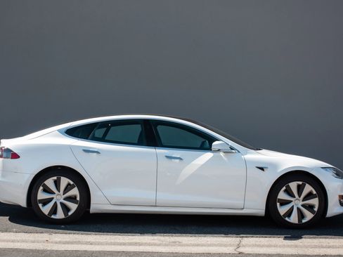 Used 2021 Tesla Model S Long Range Plus image 7