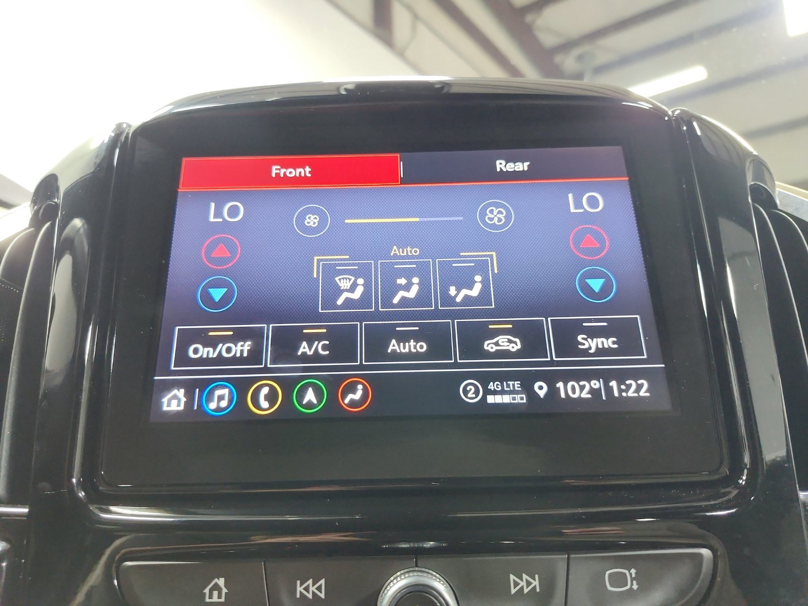 Used 2023 Chevrolet Traverse Premier FWD image 32