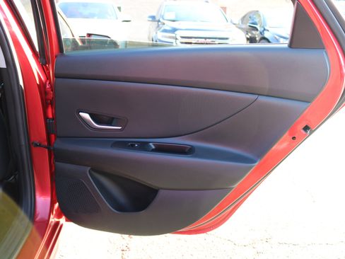 Used 2021 Hyundai Elantra SE image 36