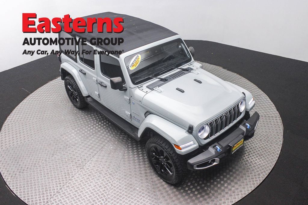 Used 2024 Jeep Wrangler Unlimited Sahara w/ Technology Group AWD/4WD image 3