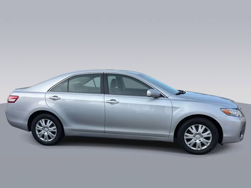 Used 2010 Toyota Camry LE image 35