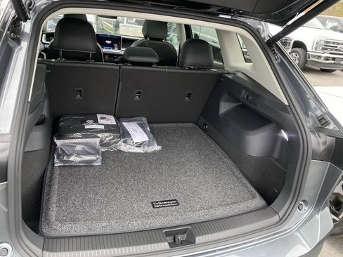New 2025 Volkswagen Tiguan SE image 25