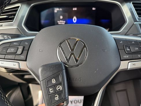 Used 2022 Volkswagen Tiguan SE AWD/4WD image 42