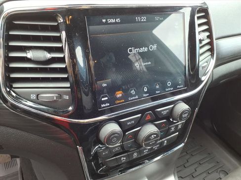 Used 2020 Jeep Grand Cherokee Altitude image 30