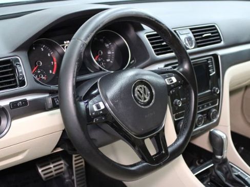 Used 2017 Volkswagen Passat 1.8T R-Line image 13