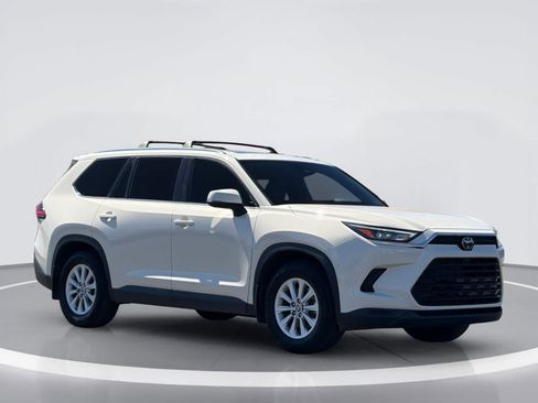 Used 2024 Toyota Grand Highlander FWD image 5
