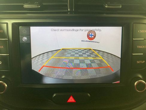 Used 2022 Kia Soul LX w/ Technology Package image 4