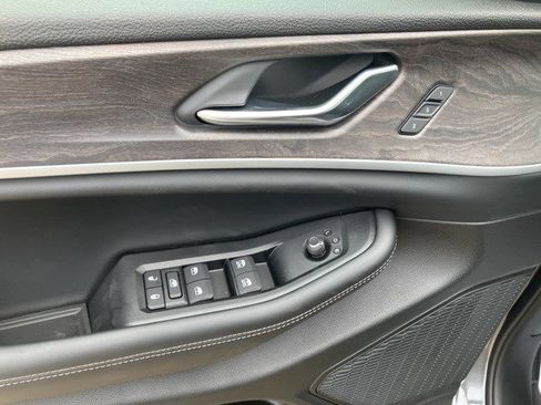 New 2025 Jeep Grand Cherokee L Limited image 10