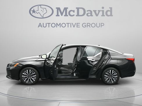 Used 2024 Nissan Altima 2.5 SV FWD image 43