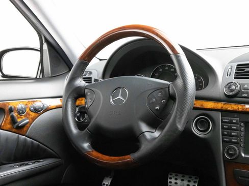 Used 2005 Mercedes-Benz E 500 Sedan image 10