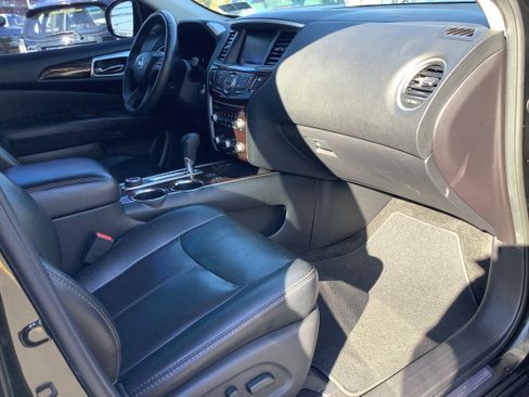 Used 2016 Nissan Pathfinder SL image 17