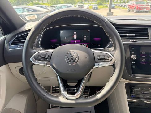 Used 2023 Volkswagen Tiguan SE R-Line FWD image 31