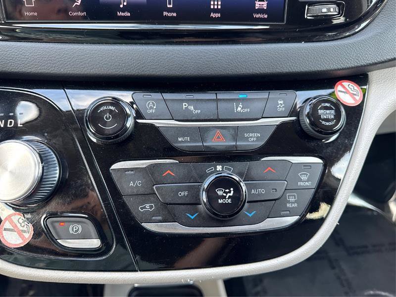 Used 2023 Chrysler Pacifica Touring-L FWD image 36