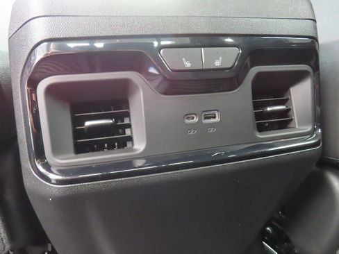 Used 2024 GMC Sierra 1500 AT4 w/ Technology Package image 11