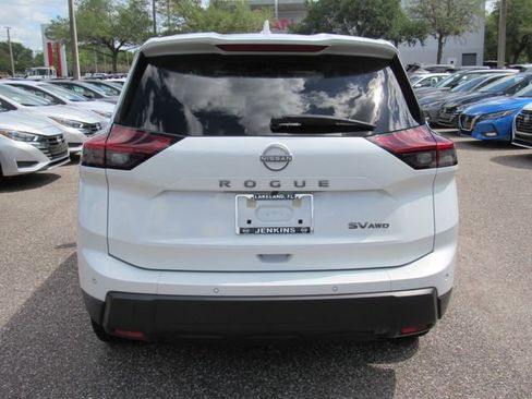 Used 2024 Nissan Rogue SV AWD/4WD image 4