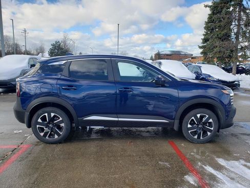 Certified 2025 Nissan Kicks SV image 10