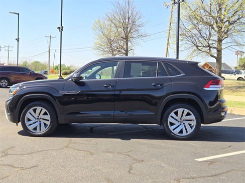 Used 2022 Volkswagen Atlas Cross Sport SE image 4