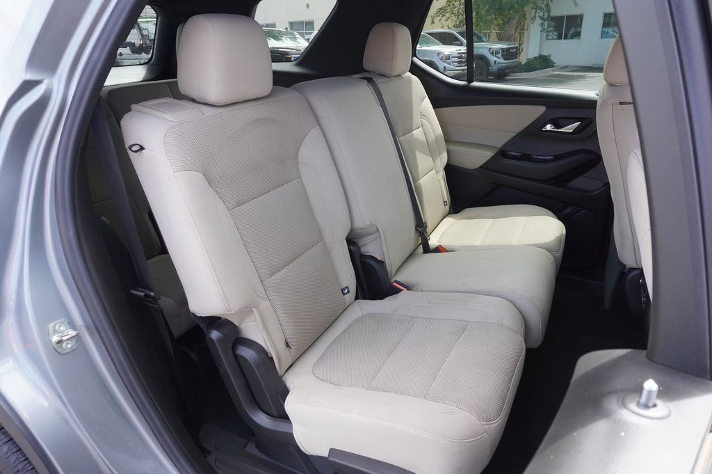 Certified 2023 Chevrolet Traverse LS FWD image 9