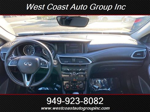 Used 2019 INFINITI QX30 image 8