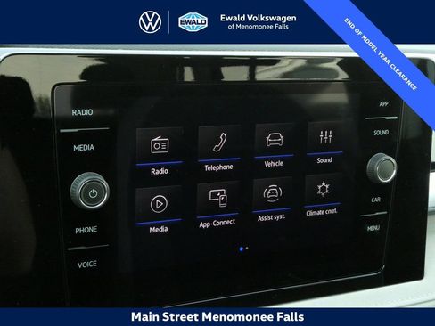 Certified 2025 Volkswagen Taos SE image 6