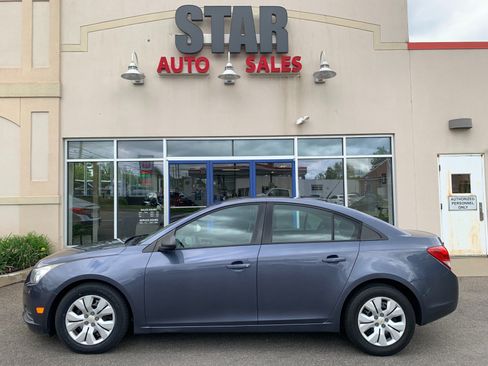 Used 2014 Chevrolet Cruze LS FWD image 4