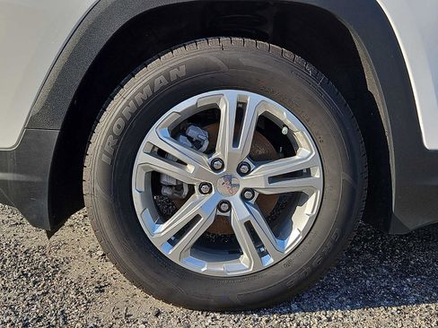Used 2024 GMC Terrain SLE AWD/4WD image 8