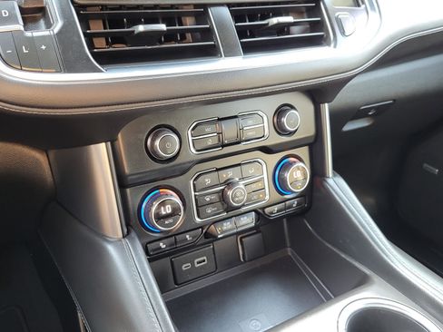 Used 2023 Chevrolet Tahoe Z71 w/ Luxury Package AWD/4WD image 29